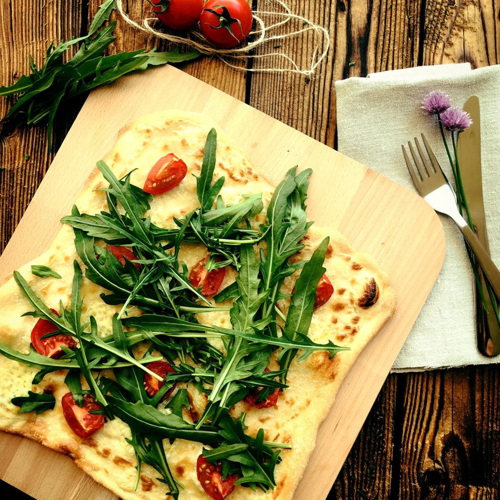 Tomaten-Rucola-Flammkuchen Rezept - Veronikas Hofküche