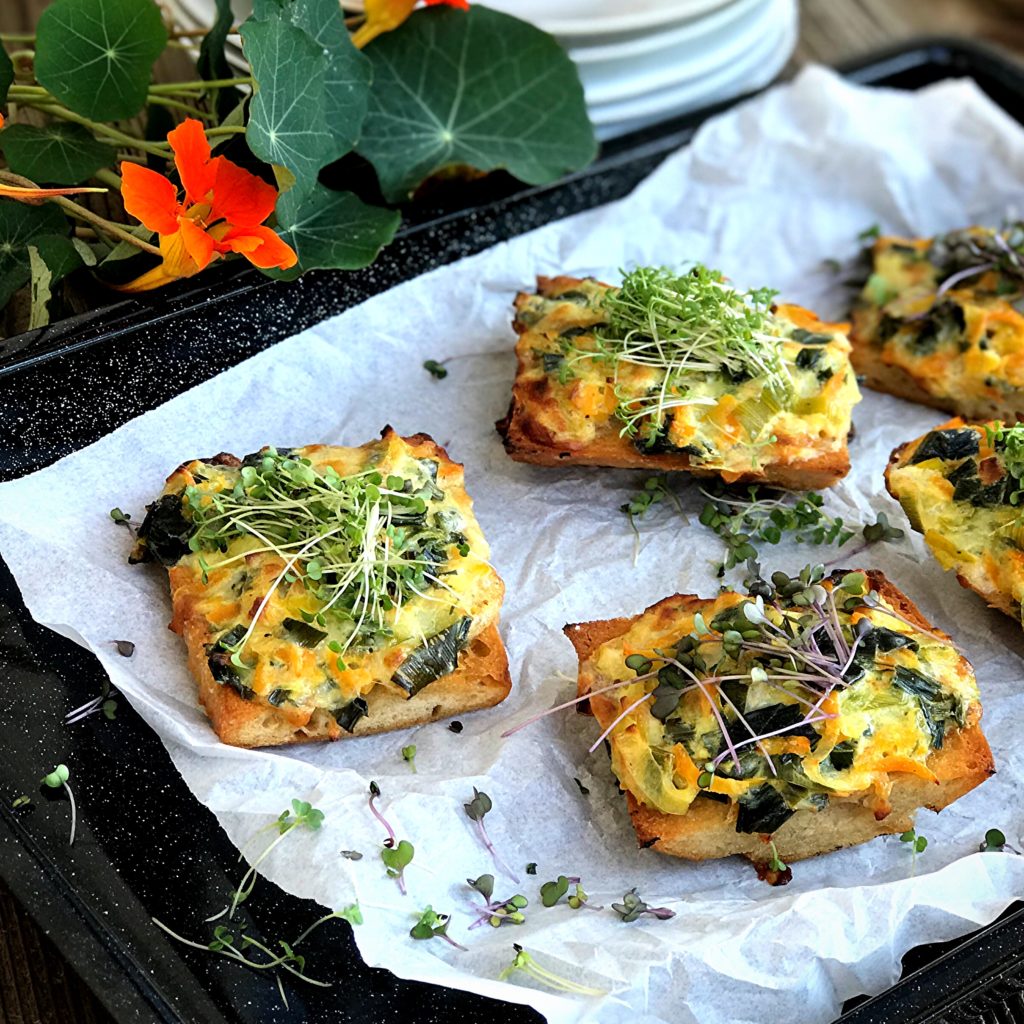 Überbackene Lauchbrötchen Rezept - Veronikas Hofküche